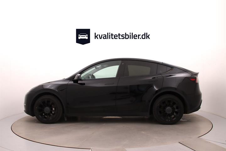 Sort Tesla Model Y fra 2023