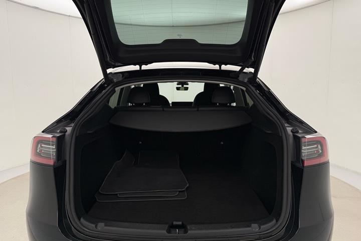 Sort Tesla Model Y fra 2023