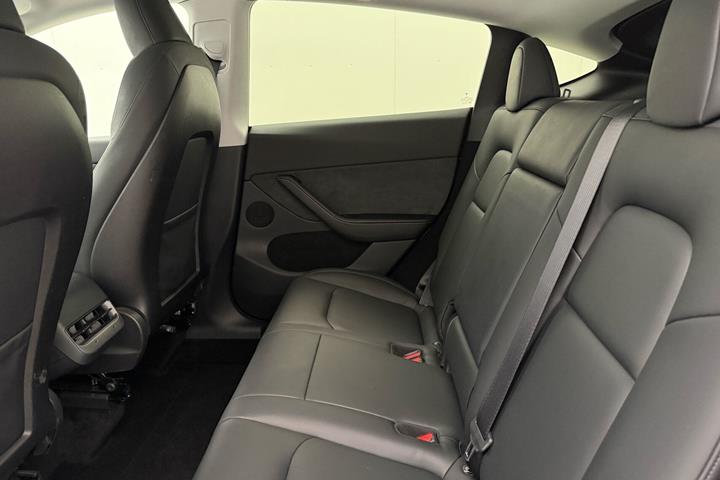 Hvid Tesla Model Y fra 2023
