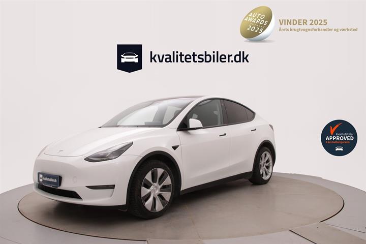 Hvid Tesla Model Y fra 2023