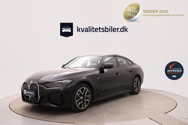 Sort BMW i4 fra 2022 set udefra