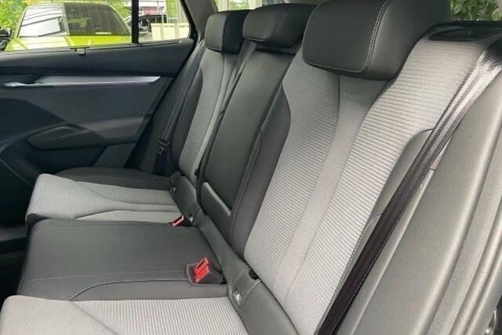 Sort Skoda Enyaq fra 2023