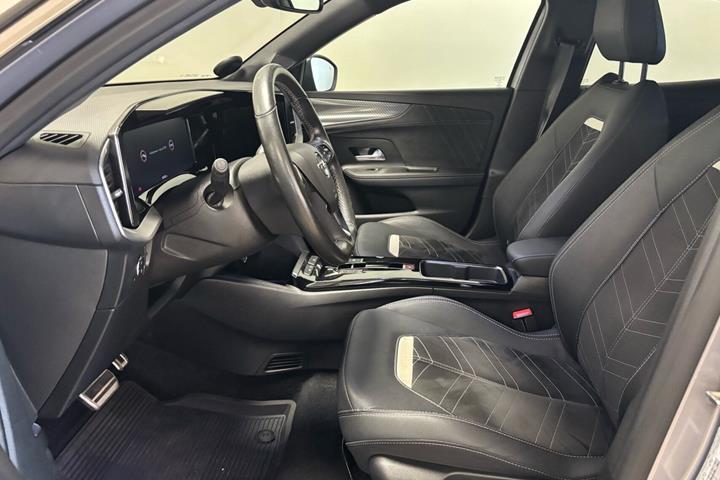 Grå Opel Mokka-e fra 2022