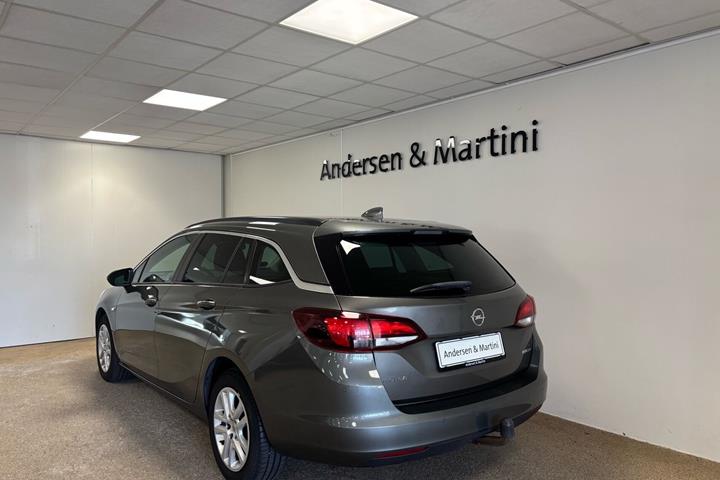 Grå Opel Astra fra 2018
