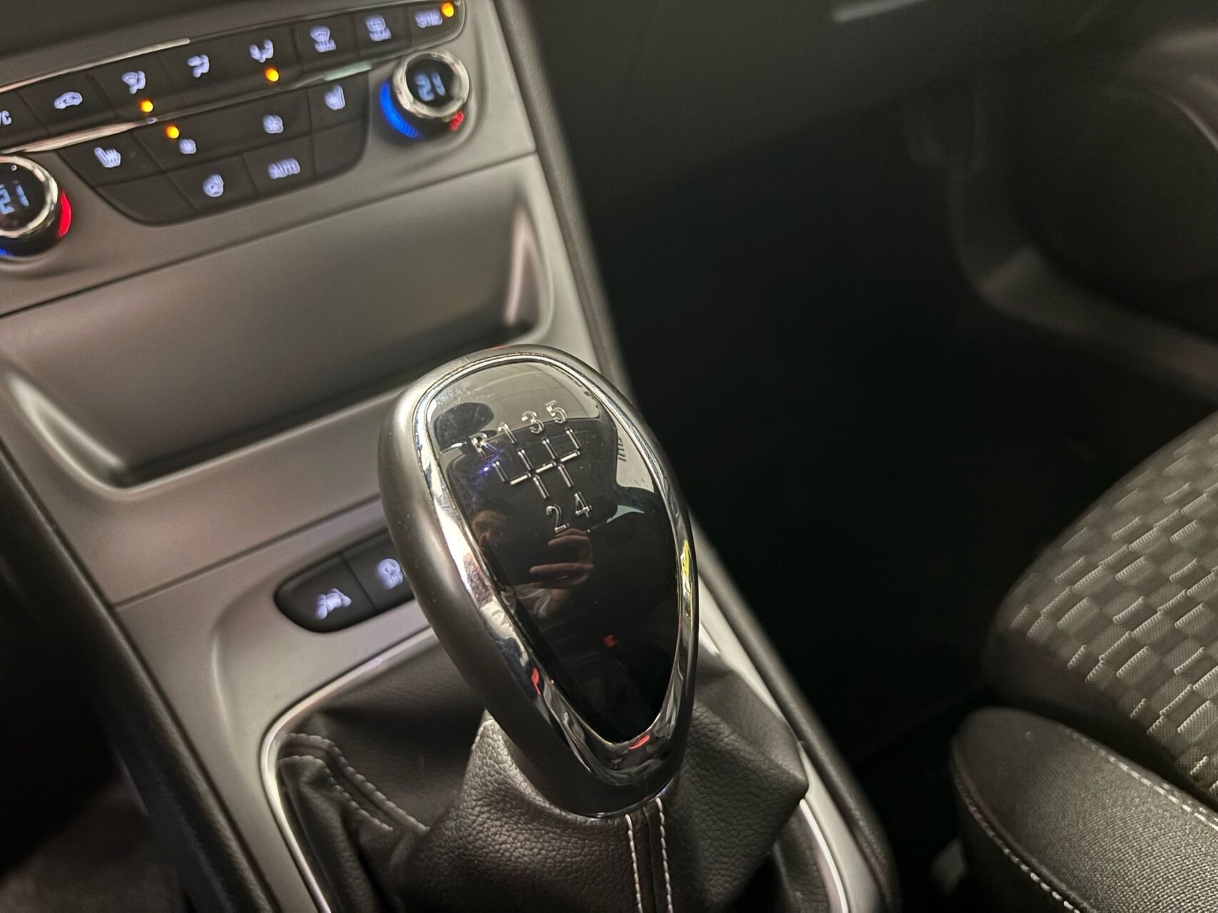 Grå Opel Astra fra 2018