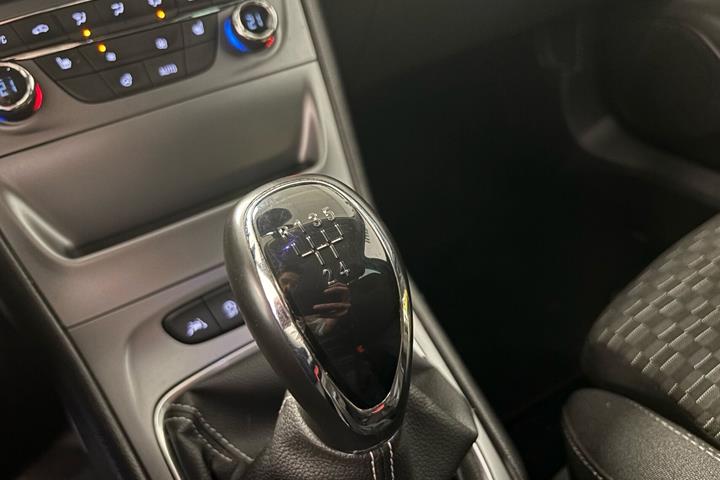 Grå Opel Astra fra 2018