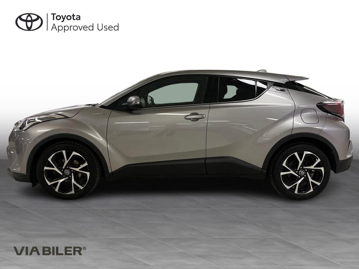 Sølv Toyota C-HR fra 2019