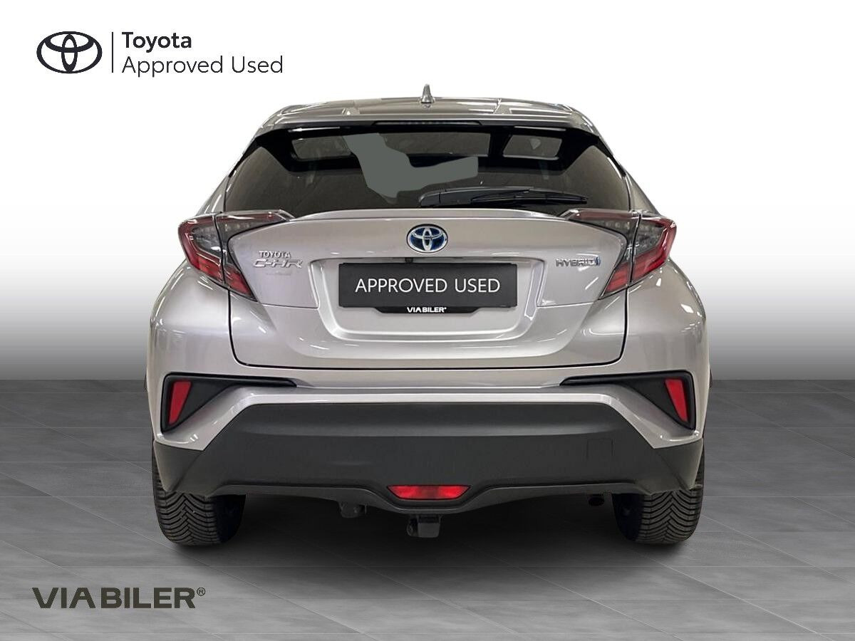 Sølv Toyota C-HR fra 2019