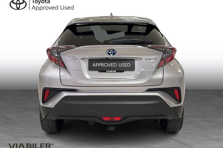 Sølv Toyota C-HR fra 2019