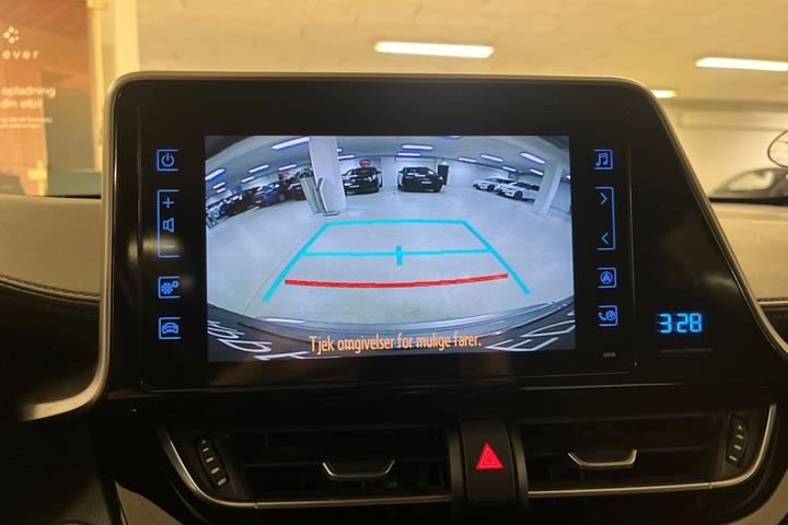 Sølv Toyota C-HR fra 2019
