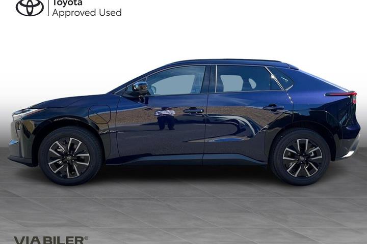 Blå Toyota BZ4X fra 2026