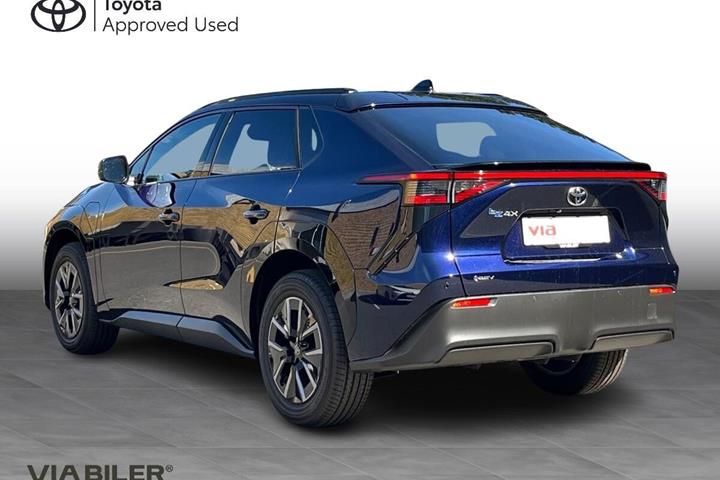 Blå Toyota BZ4X fra 2026