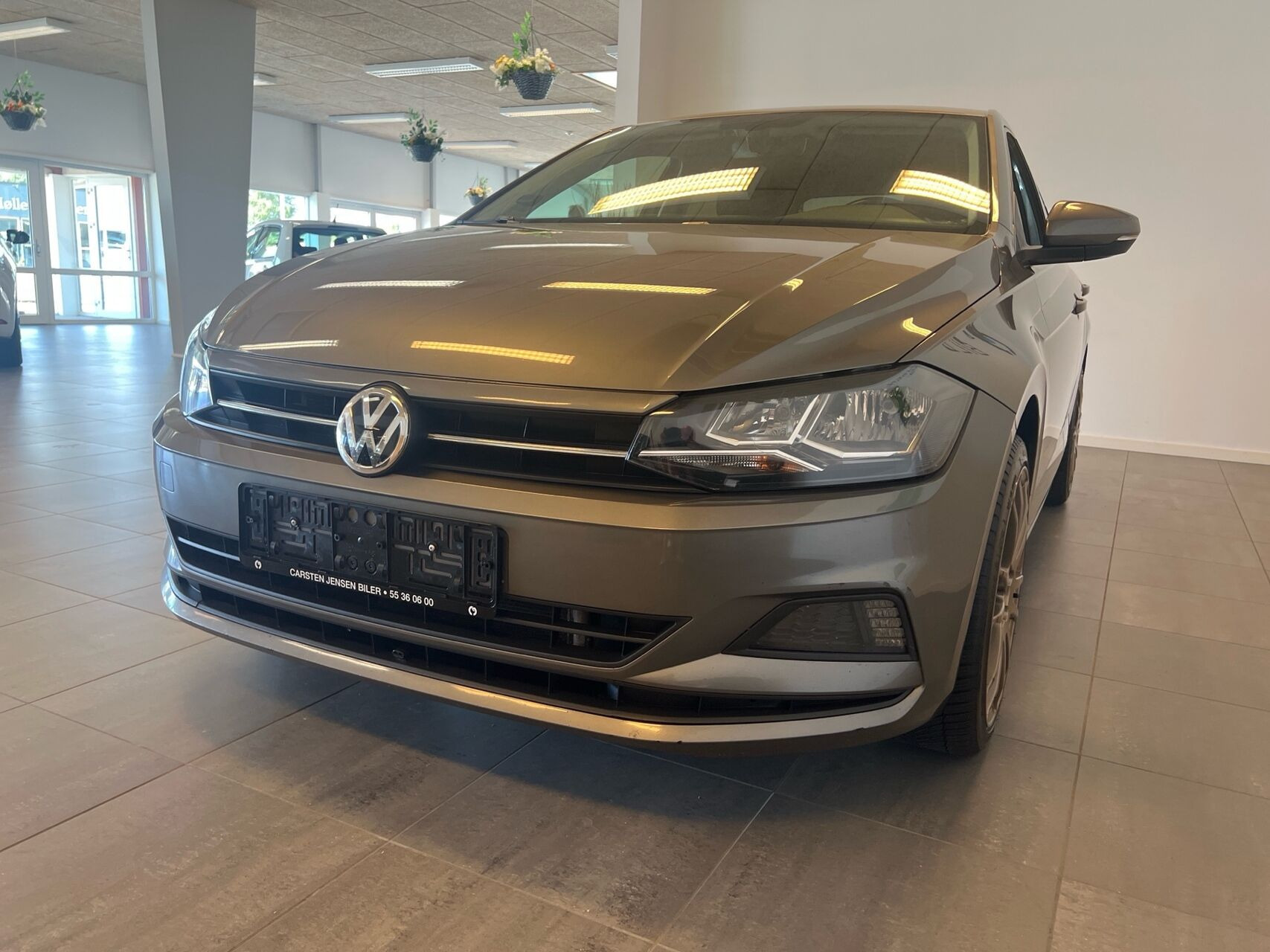 Grå VW Polo fra 2018