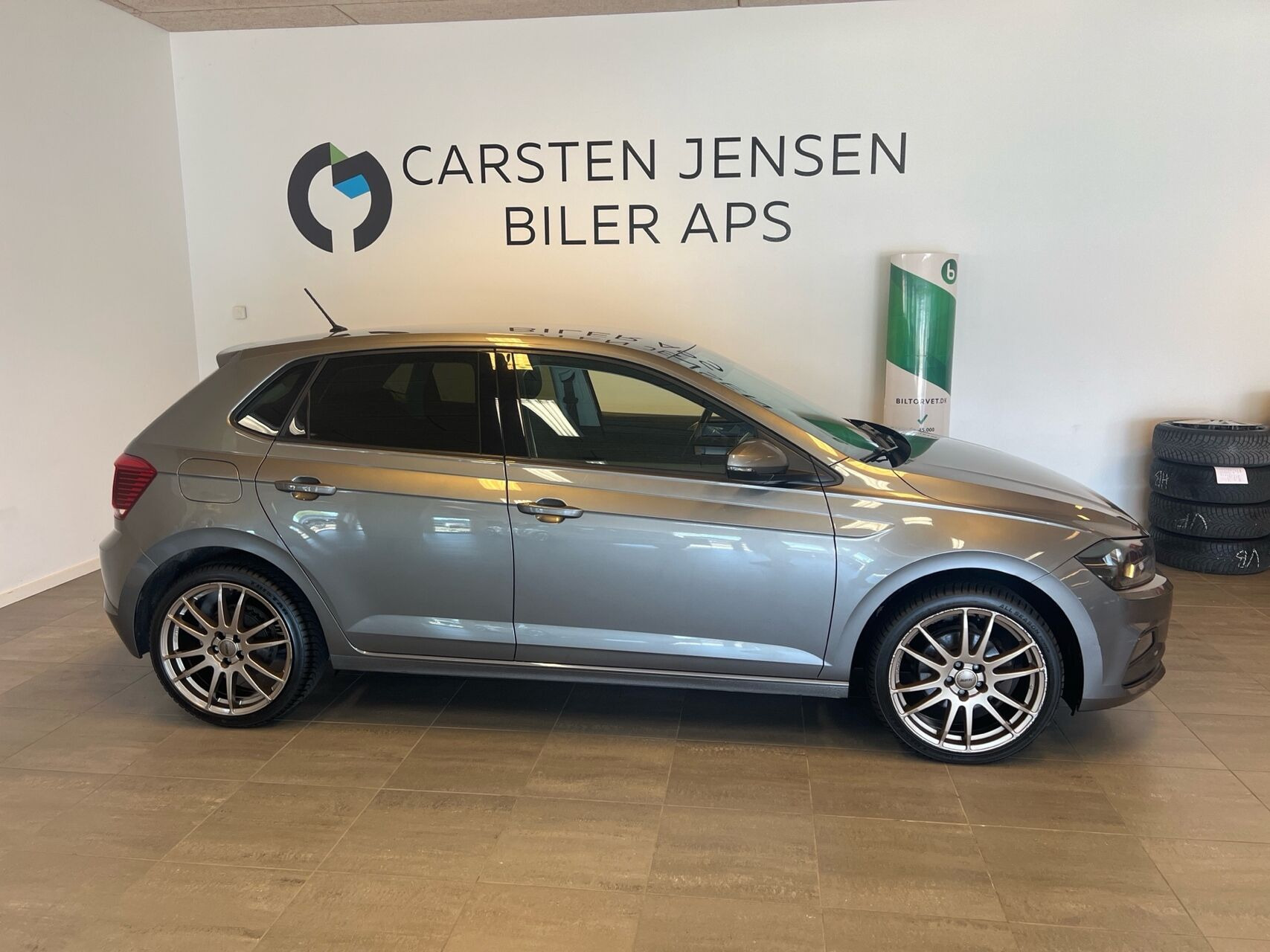 Grå VW Polo fra 2018