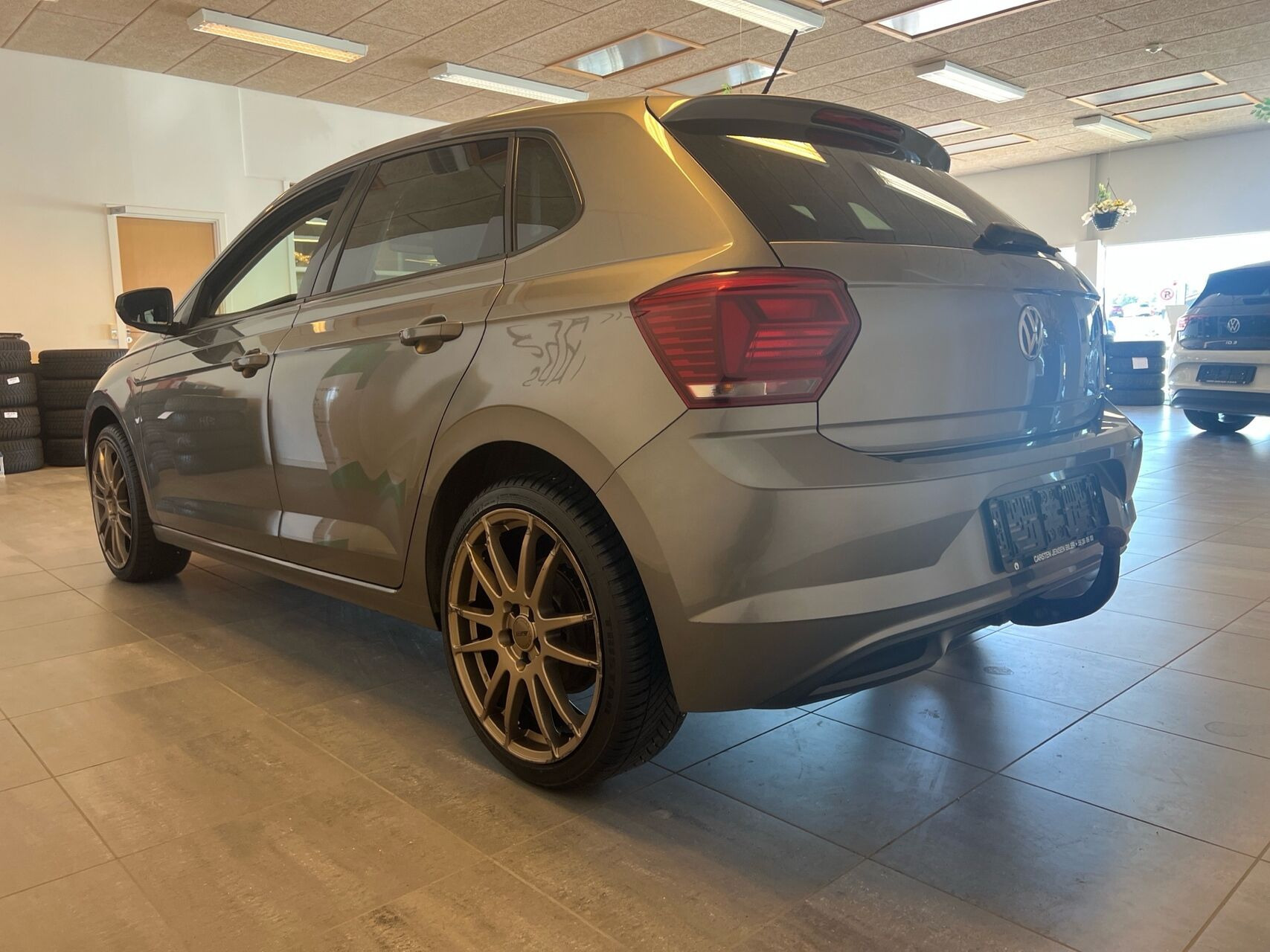 Grå VW Polo fra 2018