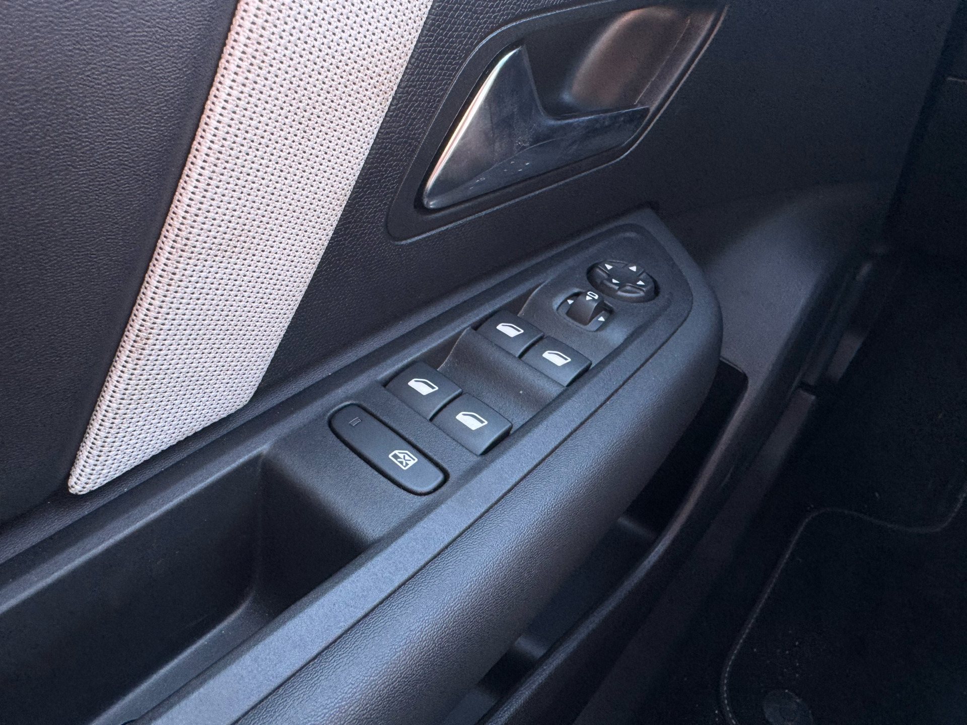 Hvid Citroën ë-C4 X fra 2025