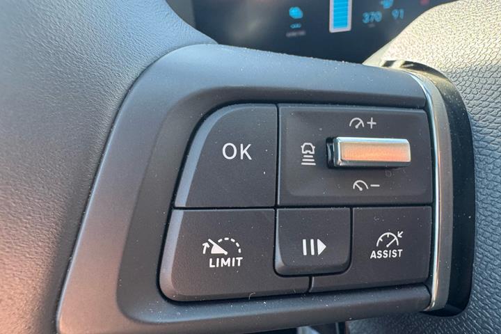 Hvid Citroën ë-C4 X fra 2025