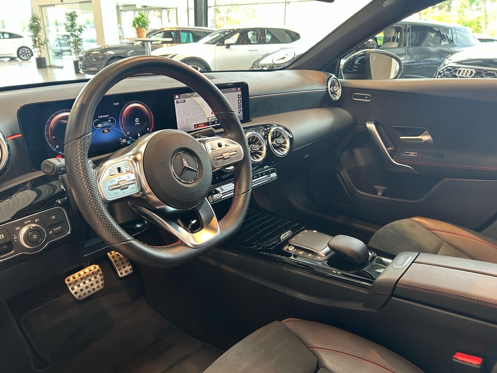 Sølv Mercedes A200 d fra 2022