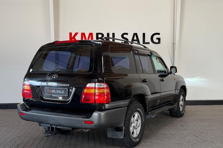 Sort Toyota Land Cruiser fra 2000