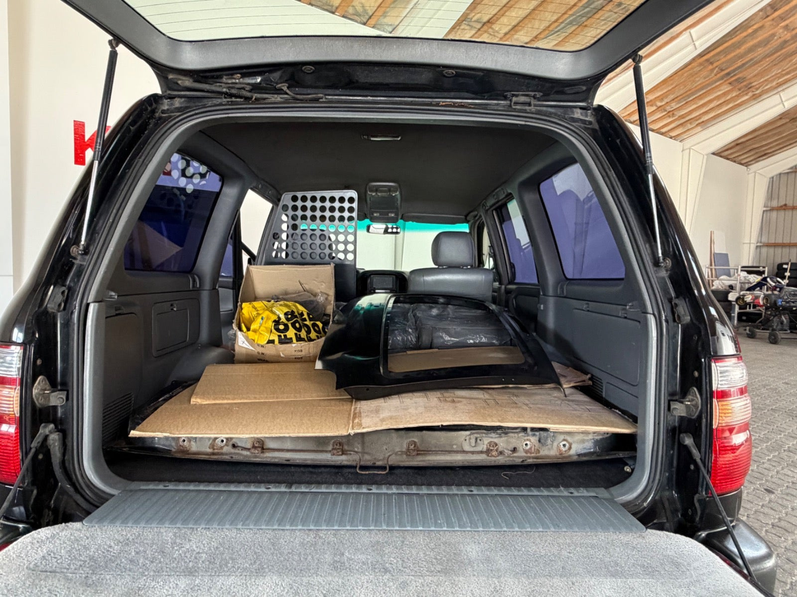 Sort Toyota Land Cruiser fra 2000