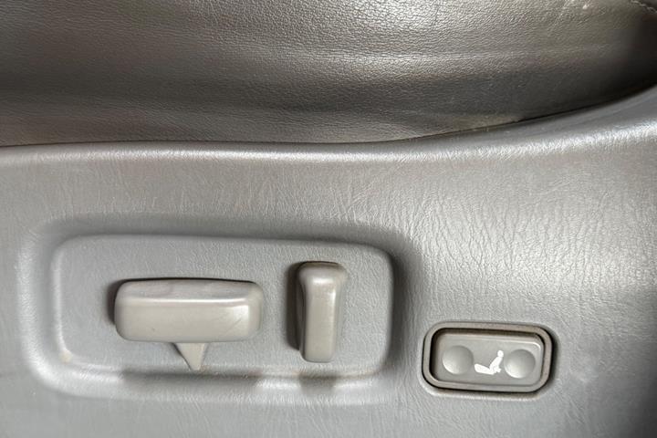 Sort Toyota Land Cruiser fra 2000