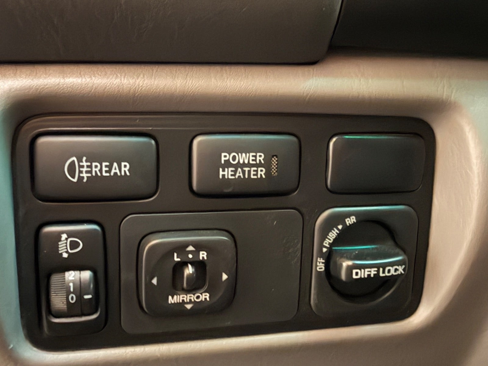 Sort Toyota Land Cruiser fra 2000
