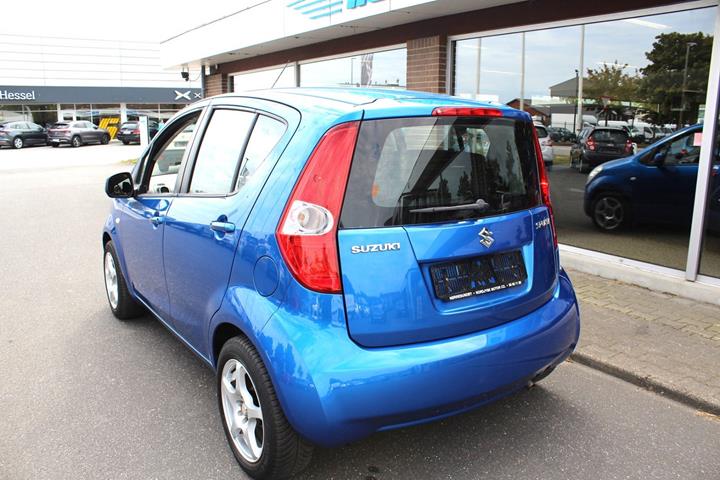 Blå Suzuki Splash fra 2012
