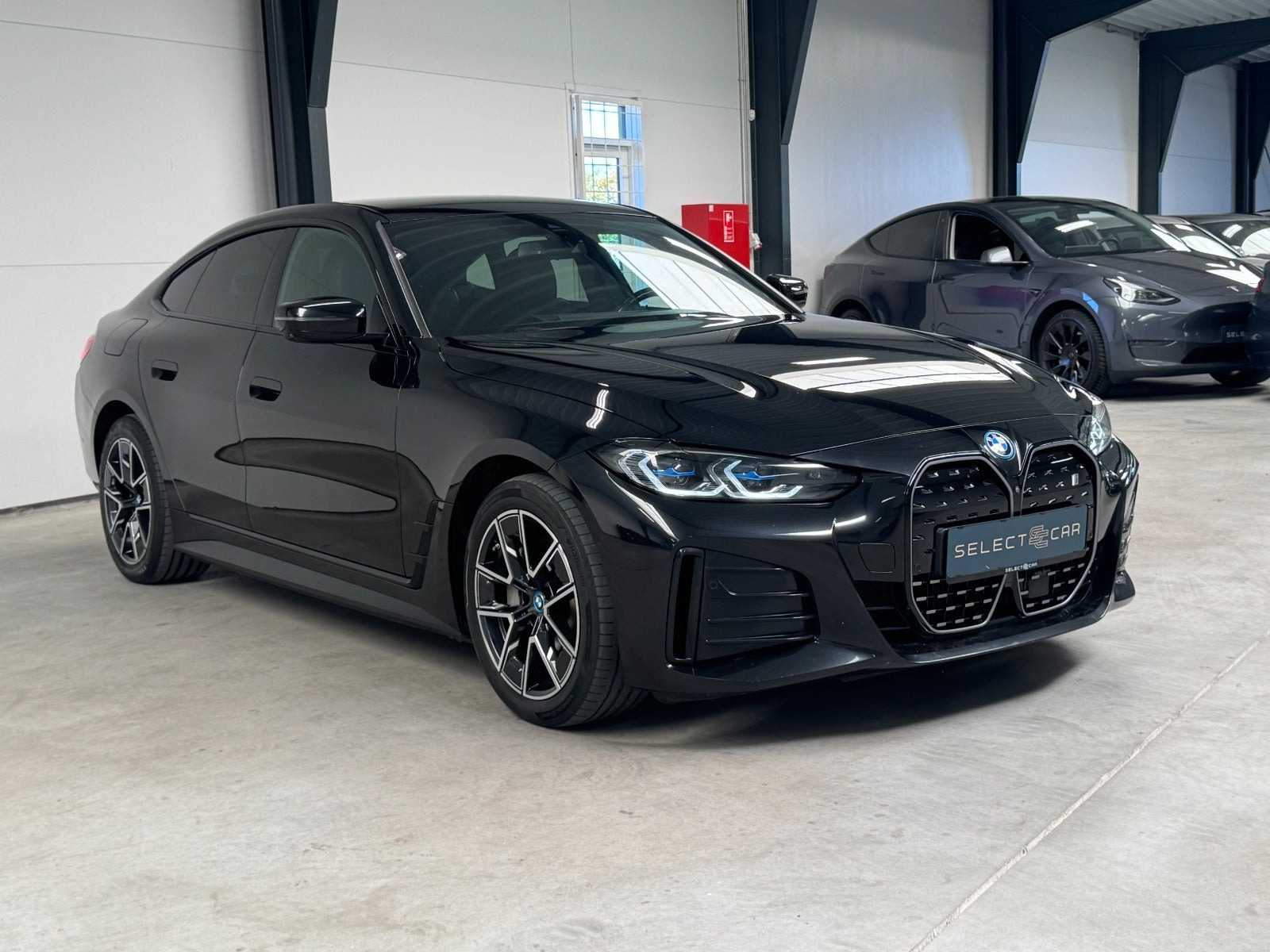 Sort BMW i4 fra 2023