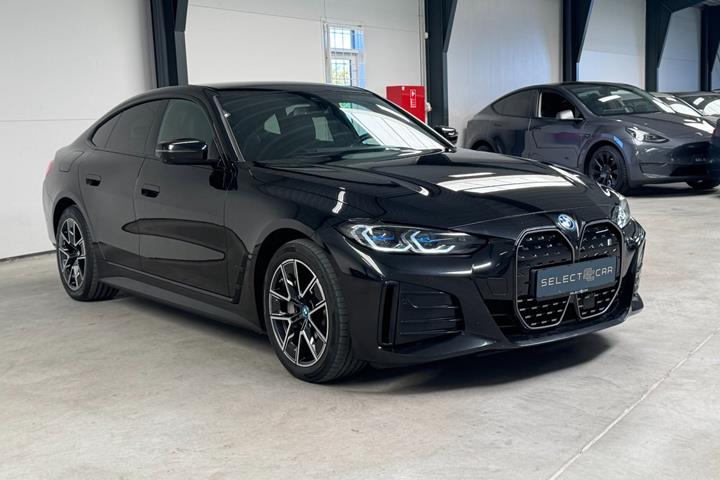 Sort BMW i4 fra 2023