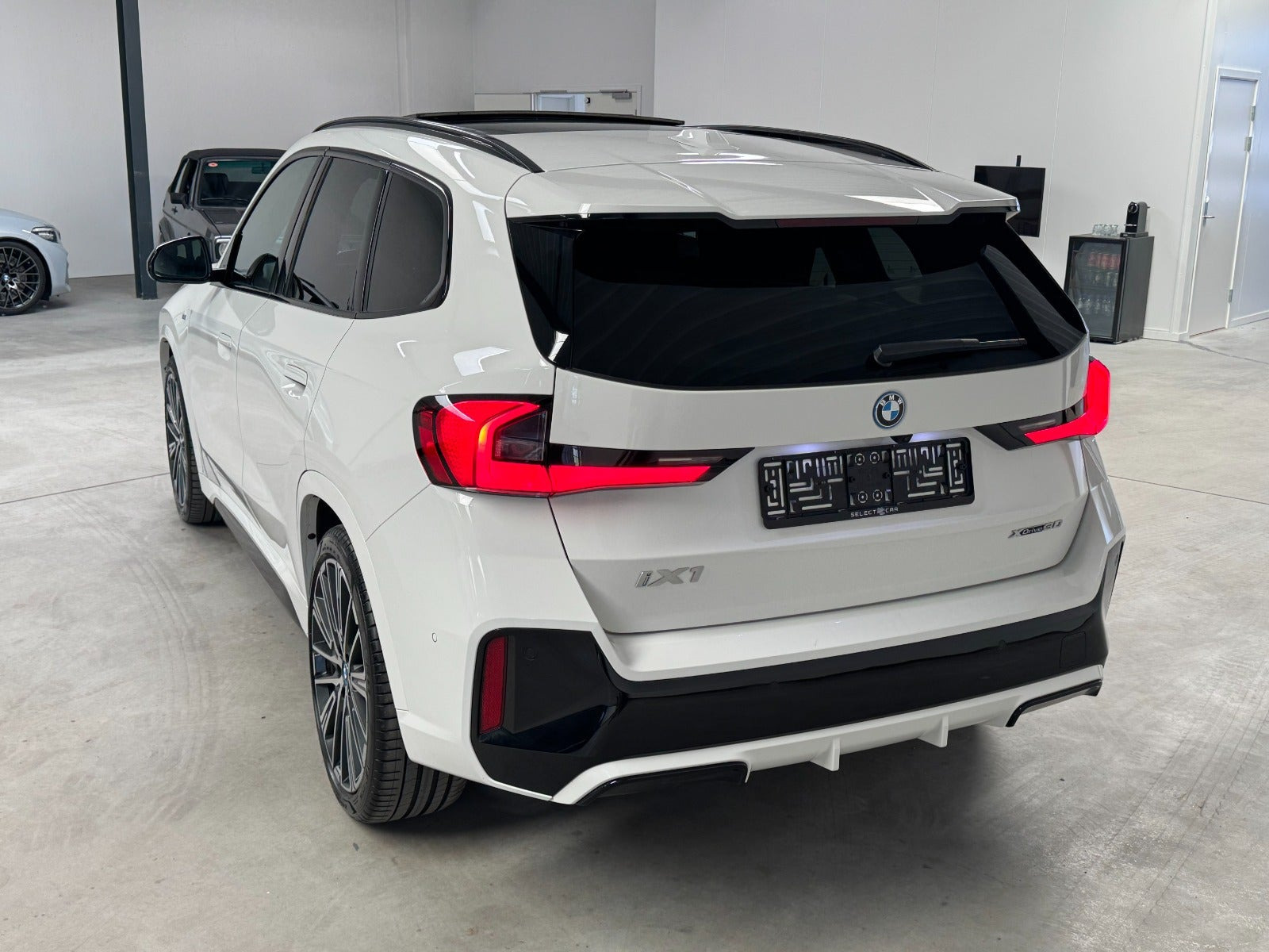 Hvid BMW iX1 fra 2023