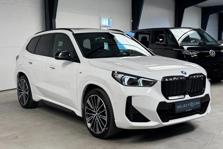 Hvid BMW iX1 fra 2023