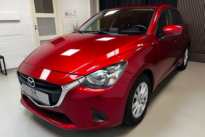 Rød Mazda 2 fra 2018