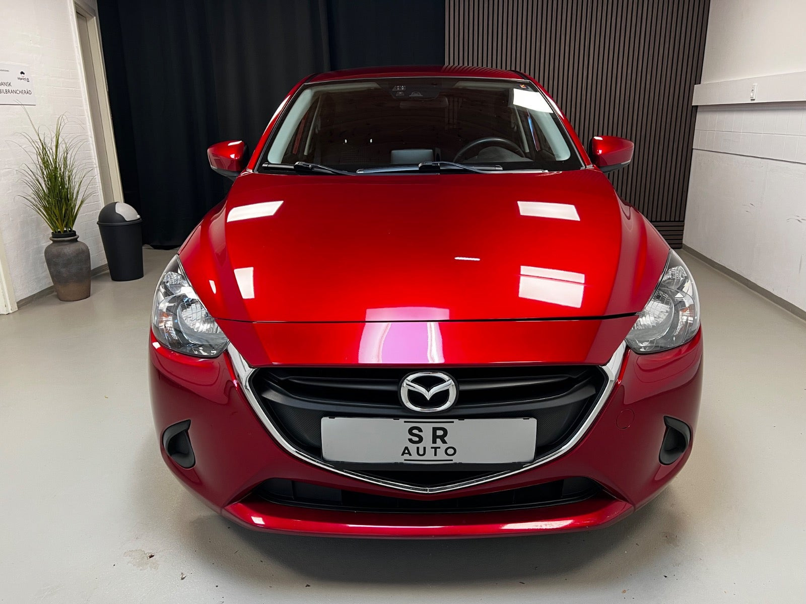 Rød Mazda 2 fra 2018