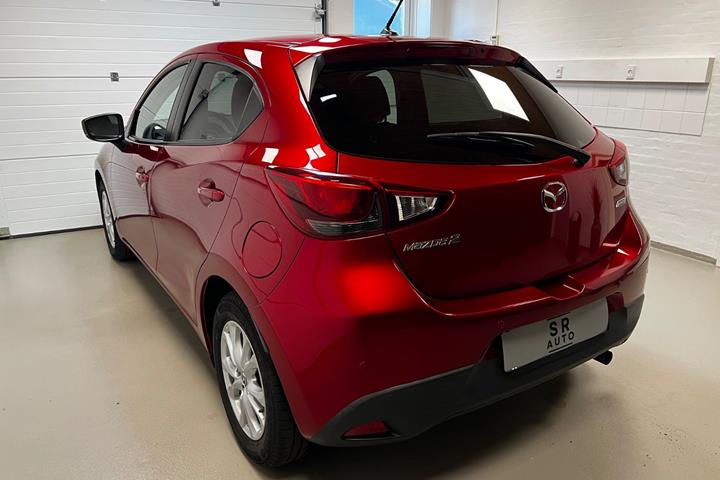 Rød Mazda 2 fra 2018