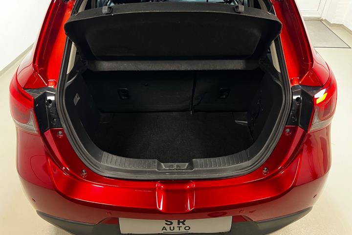 Rød Mazda 2 fra 2018