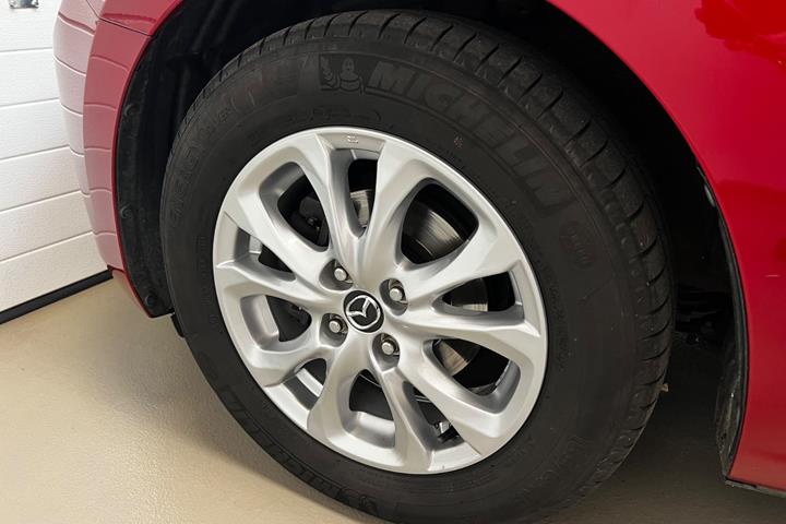 Rød Mazda 2 fra 2018
