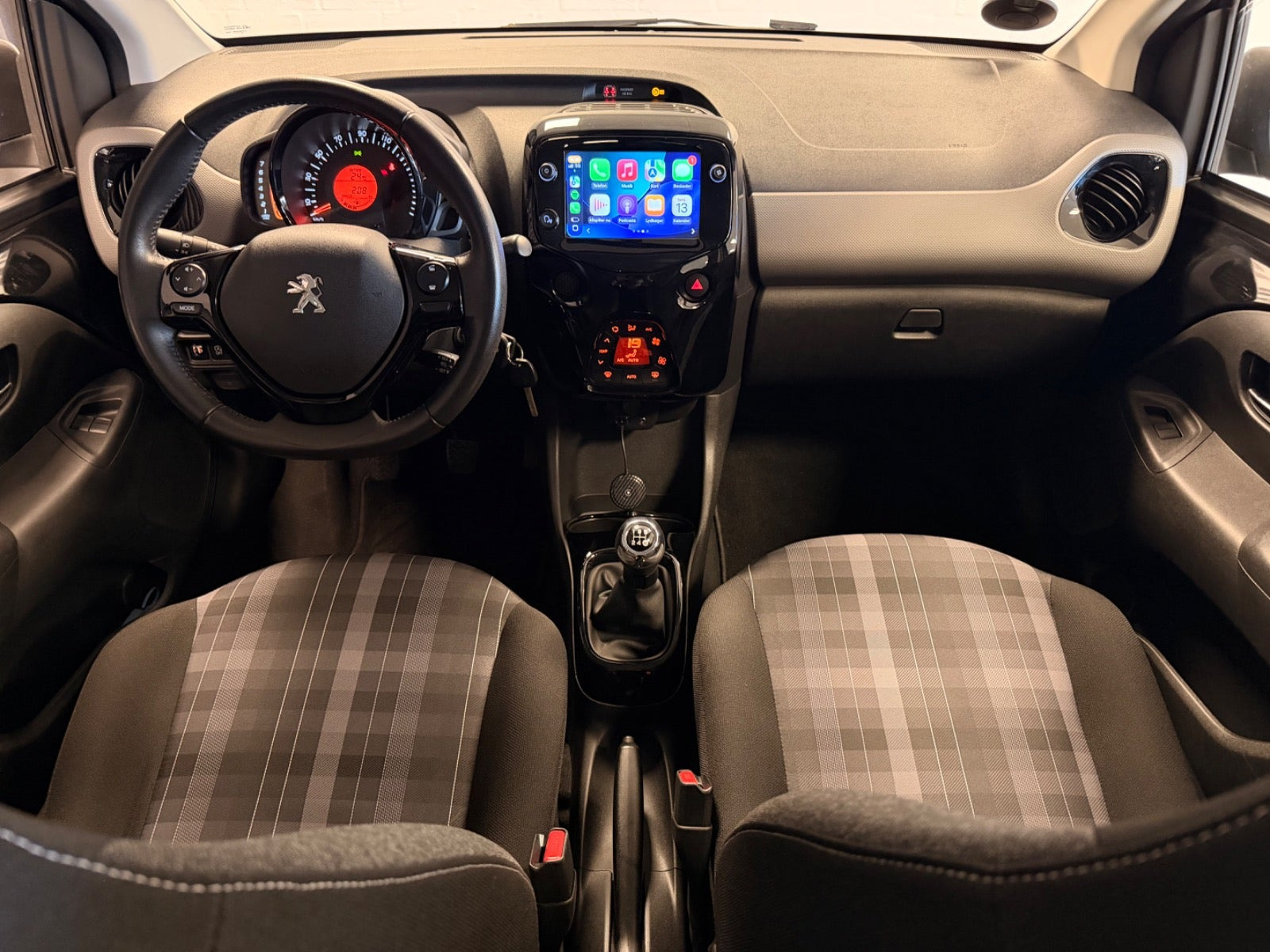 Sort Peugeot 108 fra 2020