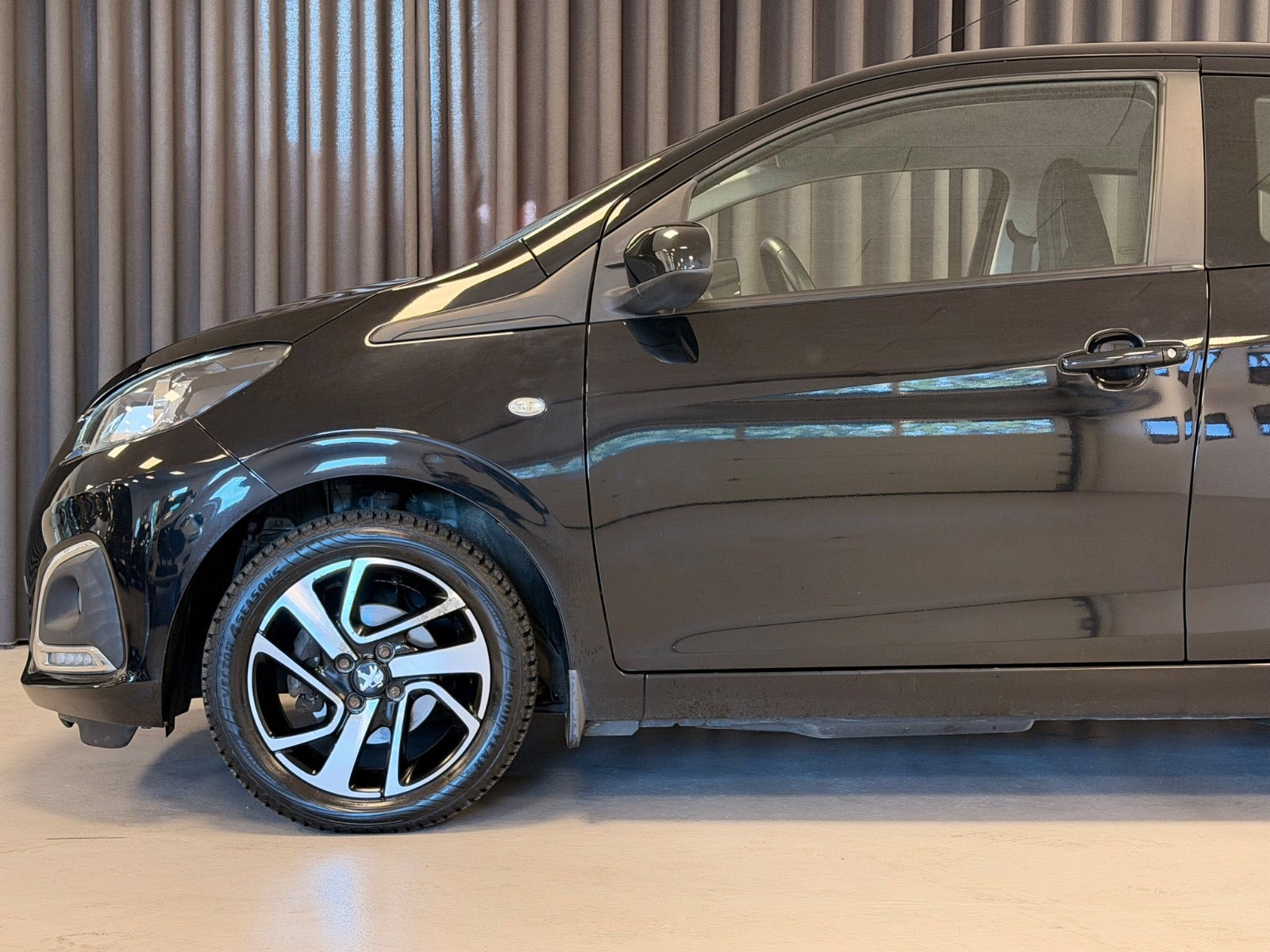 Sort Peugeot 108 fra 2020