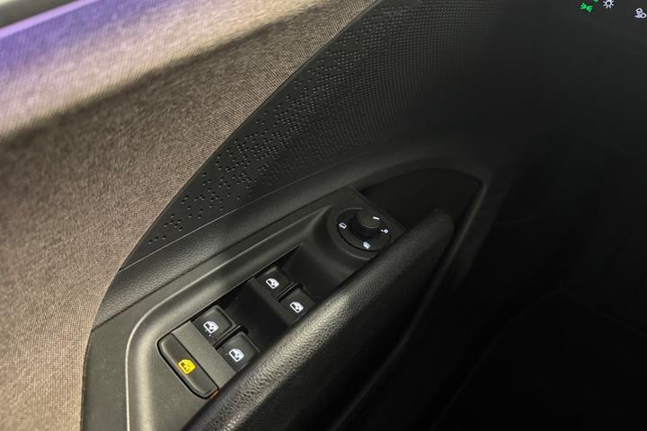 Blå Skoda Enyaq fra 2021