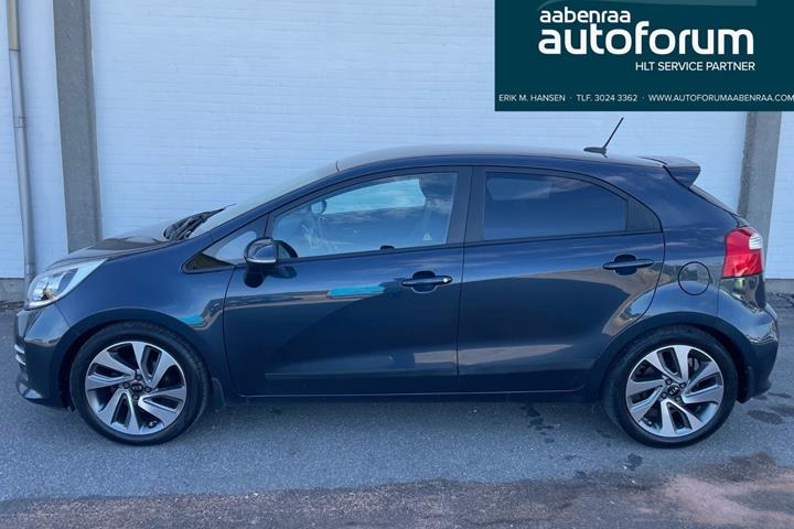 Blå Kia Rio fra 2016