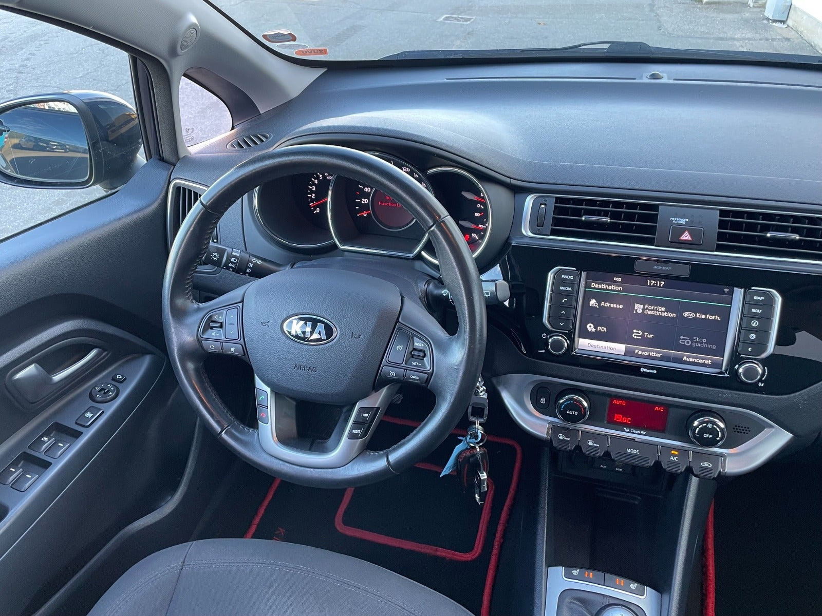 Blå Kia Rio fra 2016