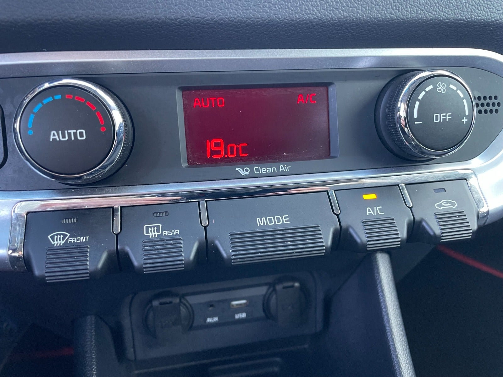 Blå Kia Rio fra 2016