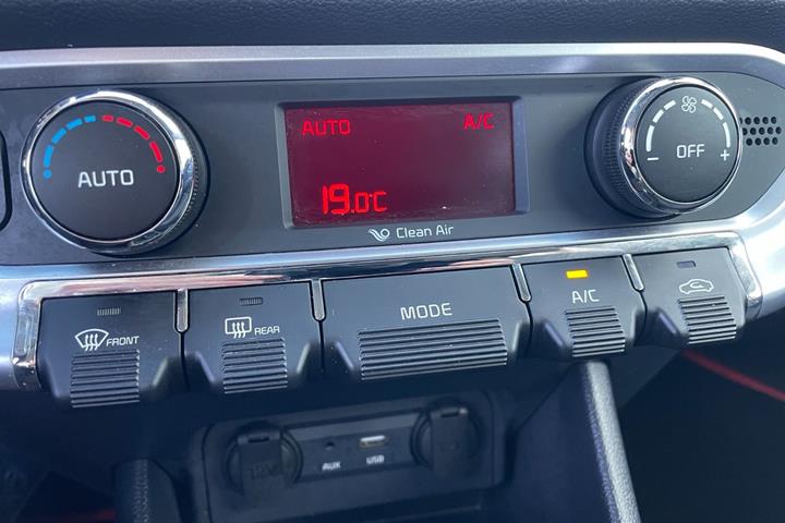 Blå Kia Rio fra 2016