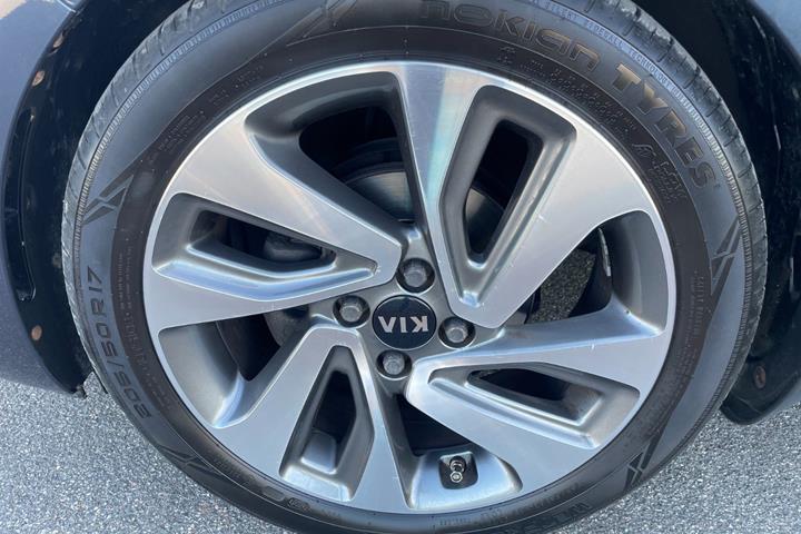 Blå Kia Rio fra 2016