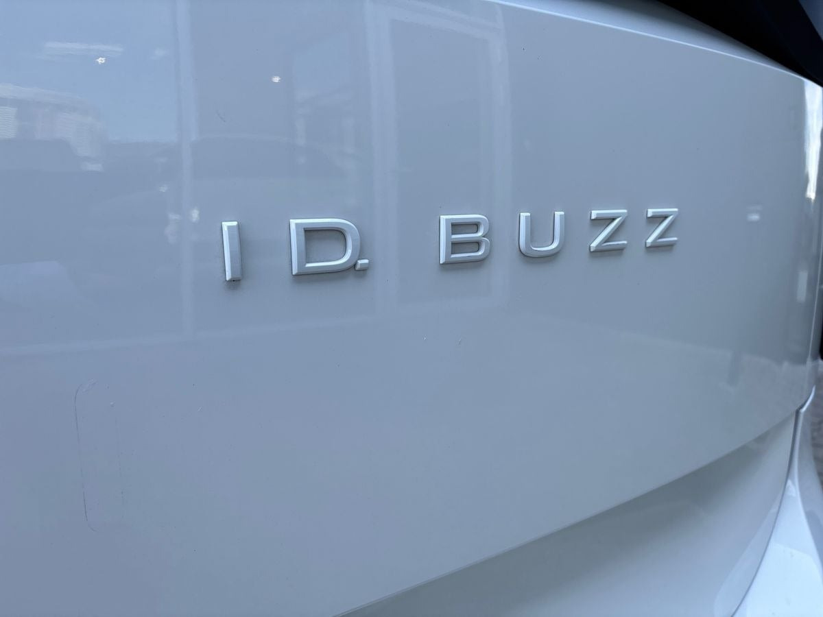 Hvid VW ID.Buzz fra 2023