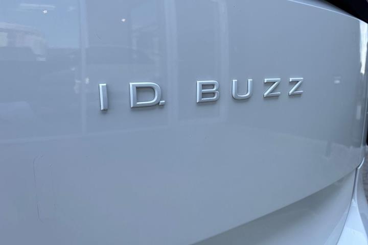 Hvid VW ID.Buzz fra 2023