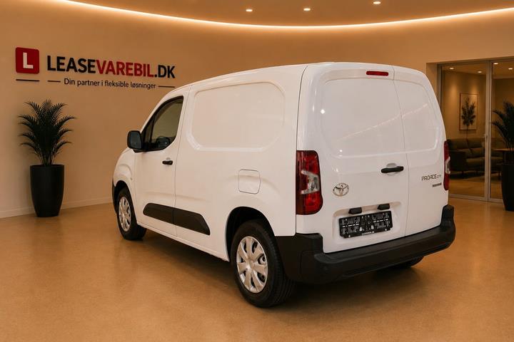 Hvid Toyota ProAce City fra 2025