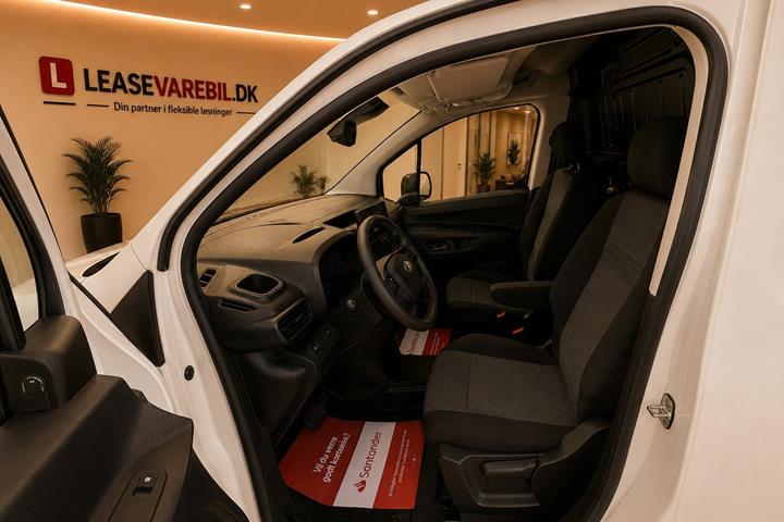 Hvid Toyota ProAce City fra 2025