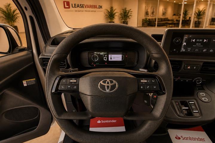 Hvid Toyota ProAce City fra 2025