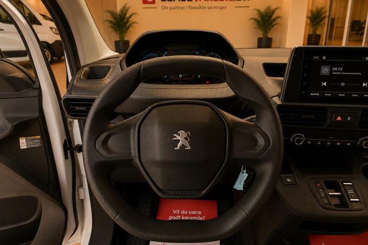 Hvid Peugeot e-Partner fra 2022